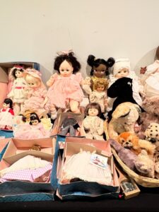 Assorted-Vintage-Dolls-and-Stuffed-Animals-including-Madame-Alexander-and-Ginny-Dolls-fourth-image