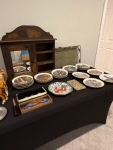 Decorative-Collector-Plates-featuring-Cityscapes-and-Landmarks