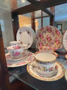 Ethan-Allen-Georgian-Court-Breakfront-China-Cabinet-second-image