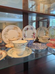 Ethan-Allen-Georgian-Court-Breakfront-China-Cabinet-third-image