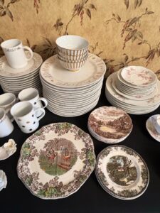 Johnson-Brothers-The-Friendly-Village-and-Heritage-Hall-China-Collection-third-image