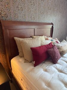 Queen-Size-Traditional-Wooden-Sleigh-Bed-second-image