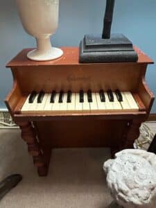 Schoenhut-Toy-Piano