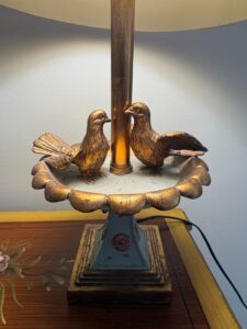 Vintage-Gilded-Bird-Lamp-with-Doves-second-image