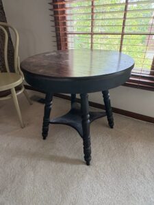 Vintage-Round-Pedestal-Table-with-Turned-Legs