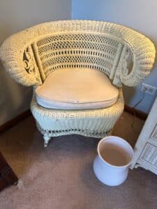 Vintage-White-Wicker-Peacock-Chair-with-Cushion