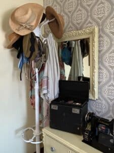 Vintage-Womens-Hats-Accessories-and-Sewing-Machine-Collection