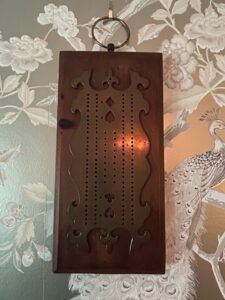 Vintage-Wooden-Cribbage-Board-with-Ornate-Brass-Overlay-and-Decorative-Cutouts-third-image
