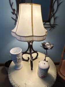Wrought-Iron-Table-Lamp-with-Floral-Accents
