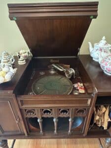 Brunswick-Model-RA-Console-Phonograph-Circa-s-fourth-image