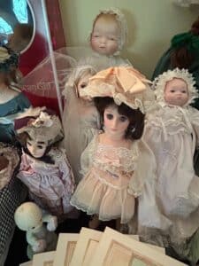Collection-of-Porcelain-Collector-Dolls-including-Effanbee-and-Franklin-Heirloom