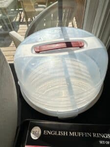 Curver-Round-Cake-Carrier-with-Red-Handle
