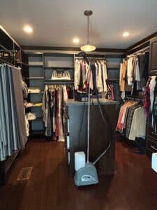Econoco-SteamButler-II-Commercial-Garment-Steamer