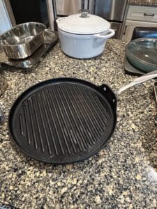 Le-Creuset-Enameled-Cast-Iron-Round-Grill-Pan