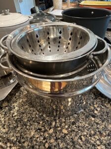 Nesting-Stainless-Steel-Colander-Set-with-Hammered-Exterior
