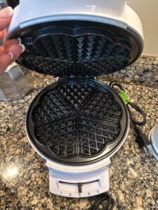 SugarWhisk-Mini-Waffle-Maker-second-image