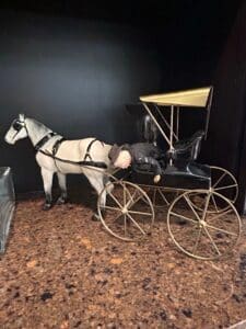 Vintage-Horse-Drawn-Carriage-Figurine-with-Driver