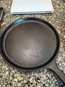 Vintage-Unmarked-Cast-Iron-Griddle