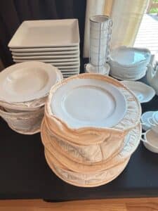 White-Porcelain-Dinnerware-Collection-with-Storage-Accessories