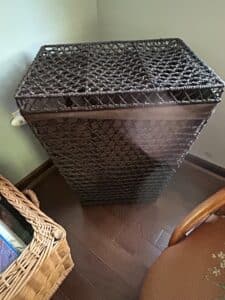 Woven-Wicker-Laundry-Hamper-with-Fabric-Liner-and-Lattice-Lid-second-image