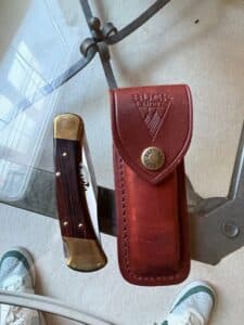 Buck-Folding-Hunter-Knife-with-Leather-Sheath