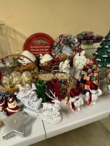 Estate-Sale-Christmas-Holiday-Decor-Collection-second-image-1