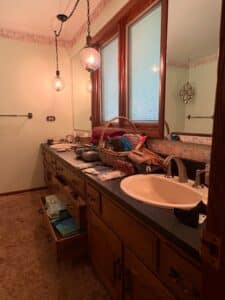 Estate-Sale-Vanity-and-Bathroom-Accessory-Collection-1