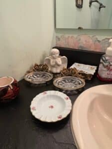 Estate-Sale-Vanity-and-Bathroom-Accessory-Collection-fifth-image-1