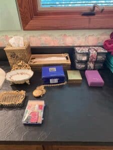 Estate-Sale-Vanity-and-Bathroom-Accessory-Collection-fourth-image-1