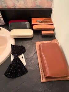 Estate-Sale-Vanity-and-Bathroom-Accessory-Collection-second-image-1