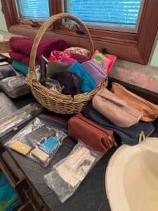 Estate-Sale-Vanity-and-Bathroom-Accessory-Collection-third-image-1