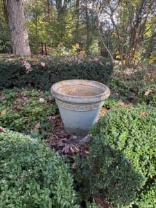 Garden-Statuary-Set-Three-Concrete-Planters-and-One-Curved-Bench-second-image