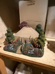Hawthorne-Village-Thomas-Kinkade-Lamplight-Village-Collection