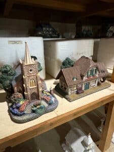 Hawthorne-Village-Thomas-Kinkade-Lamplight-Village-Collection-third-image