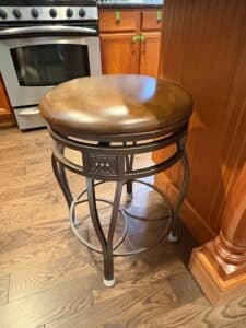 Hillsdale-Montello-Swivel-Bar-Stool-second-image