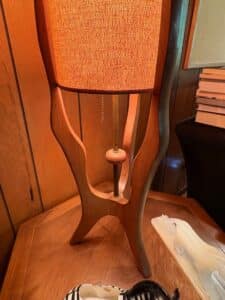 Mid-Century-Modern-Sculptural-Walnut-Table-Lamp-by-David-Shreve-for-V.H.-Woolums-second-image