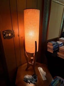 Mid-Century-Modern-Sculptural-Walnut-Table-Lamp-by-David-Shreve-for-V.H.-Woolums-third-image