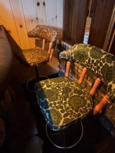 Mid-Century-Modern-Swivel-Bar-Stools-second-image