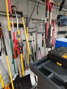 Rubbermaid-Mobile-Workcenter-third-image
