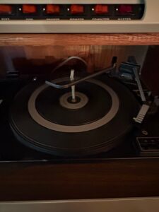 Symphonic-Stereo-Music-System-with-Track-and-Cassette-fourth-image