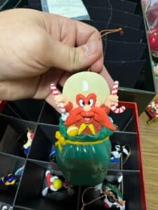 The-Bradford-Editions-Bugs-Bunny-Friends-Christmas-Ornaments-Set-fifth-image