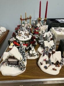 Thomas-Kinkade-Hawthorne-Village-Christmas-Collection