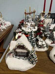Thomas-Kinkade-Hawthorne-Village-Christmas-Collection-second-image