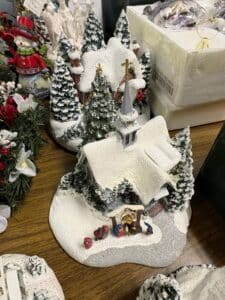 Thomas-Kinkade-Hawthorne-Village-Christmas-Collection-sixth-image