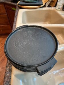 Vintage-Cast-Iron-Round-Griddle-Set