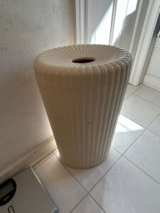 Vintage-Hollywood-Regency-Fluted-Plastic-Wastebasket