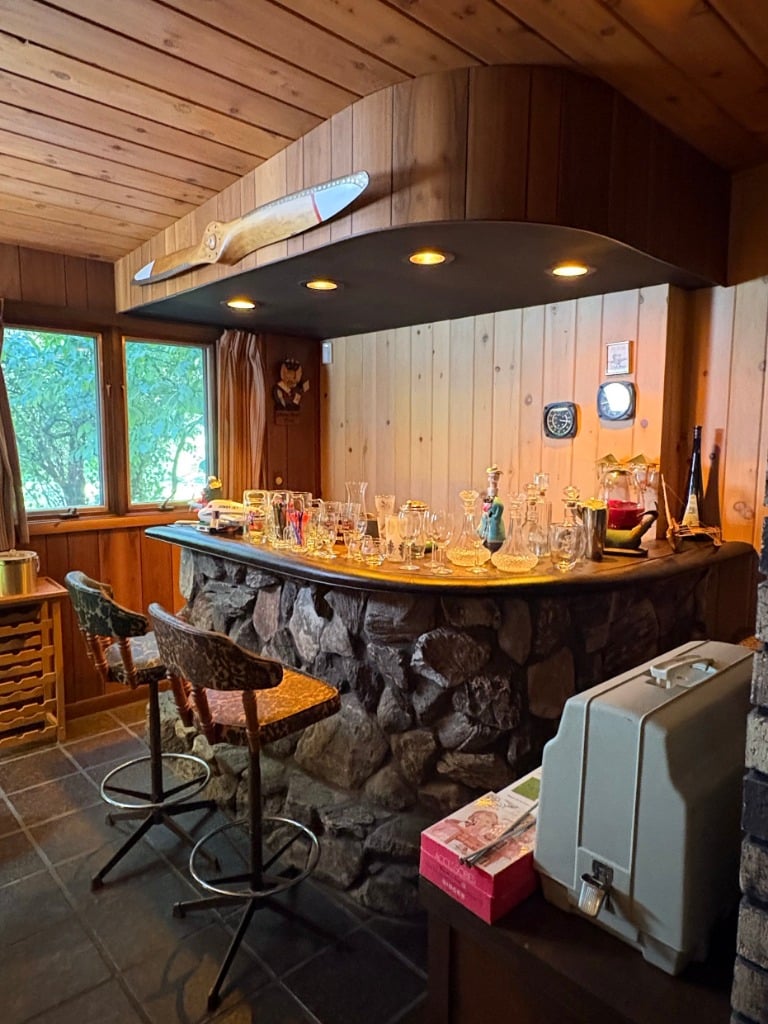 Blue Moon Estate Sales – Elgin | McM Dixie Furniture, Vintage Décor, Packed Kitchen, Holiday & More!
