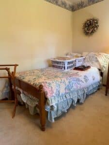 Vintage-Maple-Twin-Bedroom-Set-fifth-image