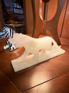 Vintage-Mid-Century-Carved-Alabaster-Stalking-Big-Cat-Figurine