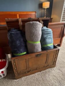 Vintage-Style-Decorative-Storage-Trunk
